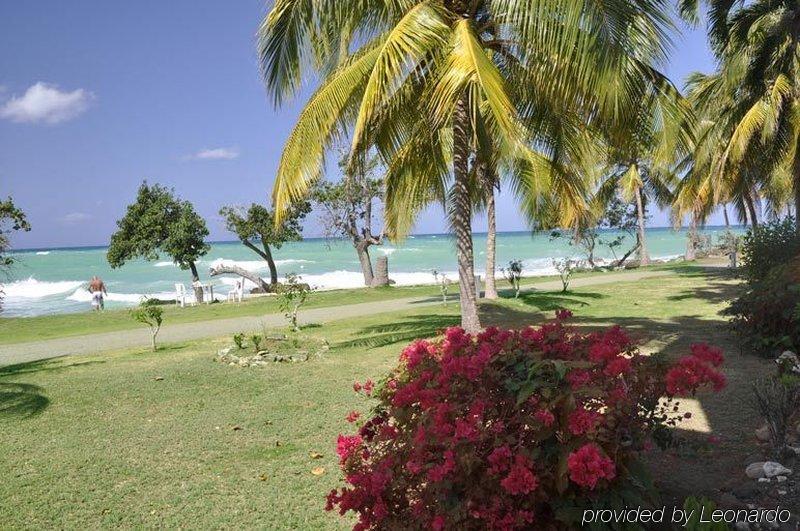Carib Beach Apartments Negril Exterior photo