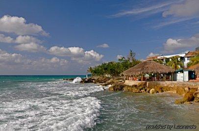 Carib Beach Apartments Negril Exterior photo
